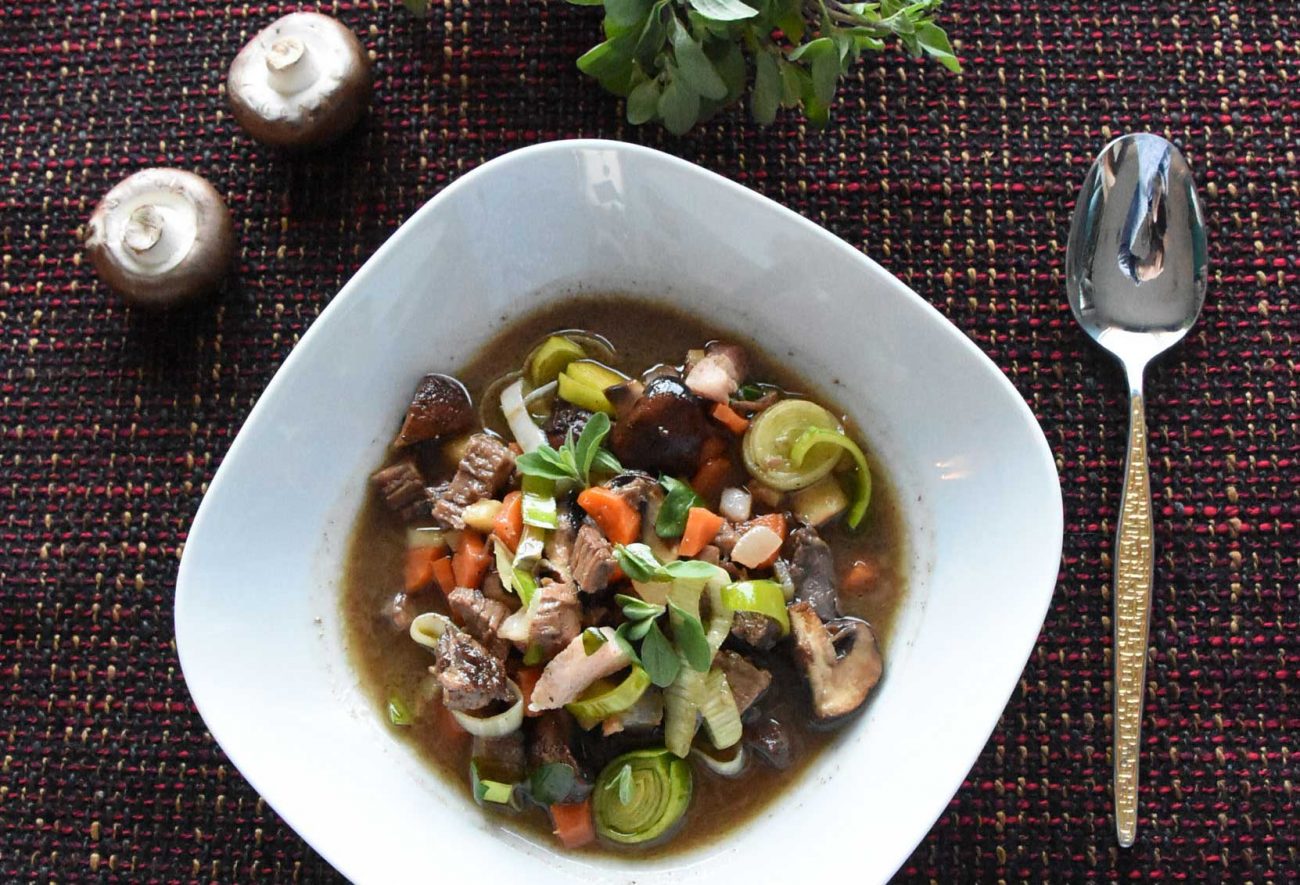 Ochsenschwanz-Suppe mit Rübenkraut