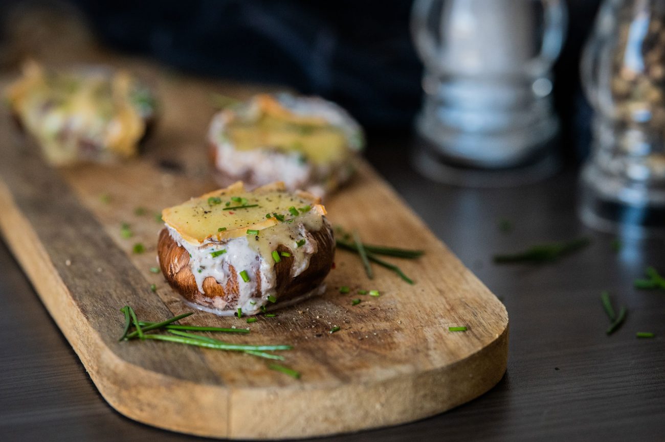 Überbackene Champignons mit Herver Käse