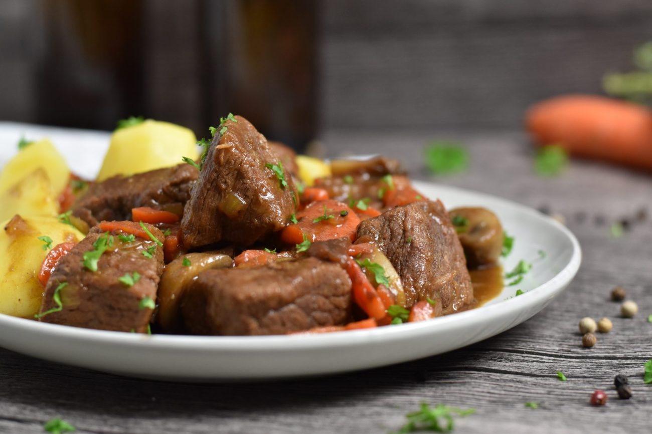 Gulasch in Abteibiersoße