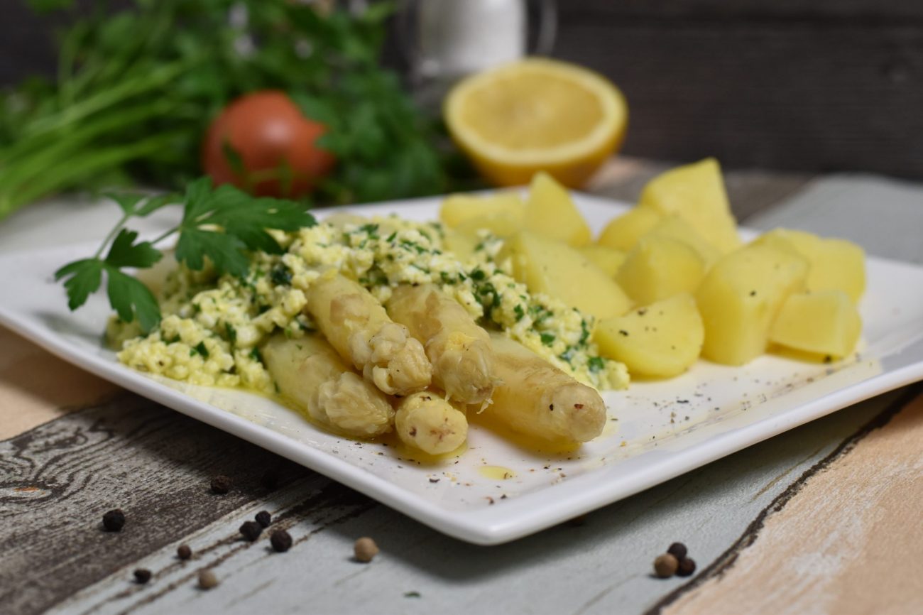 Spargel nach flämischer Art