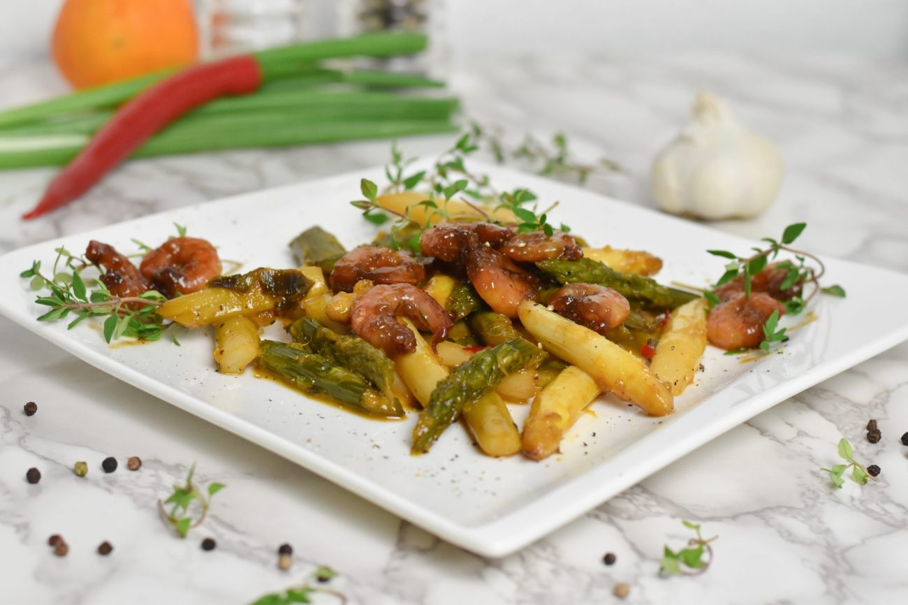 Karamellisierter Spargel mit Garnelen