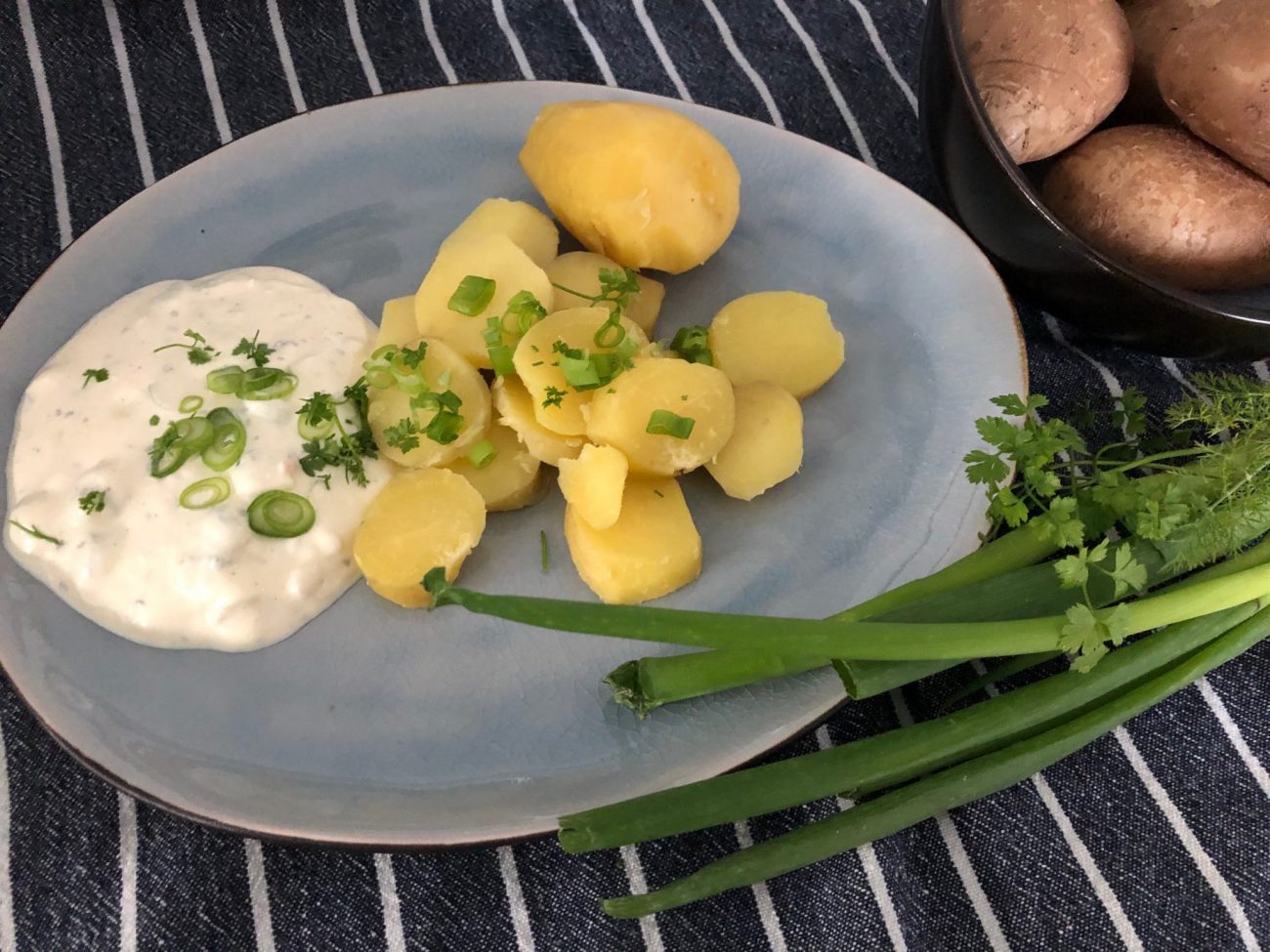 Pellkartoffeln mit Kräuterjoghurt