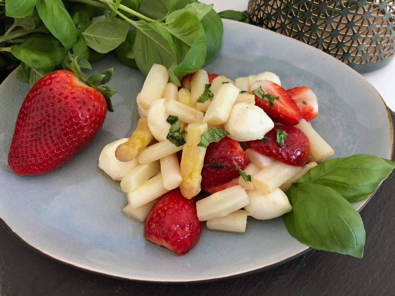 Gebratener Spargel mit Erdbeeren