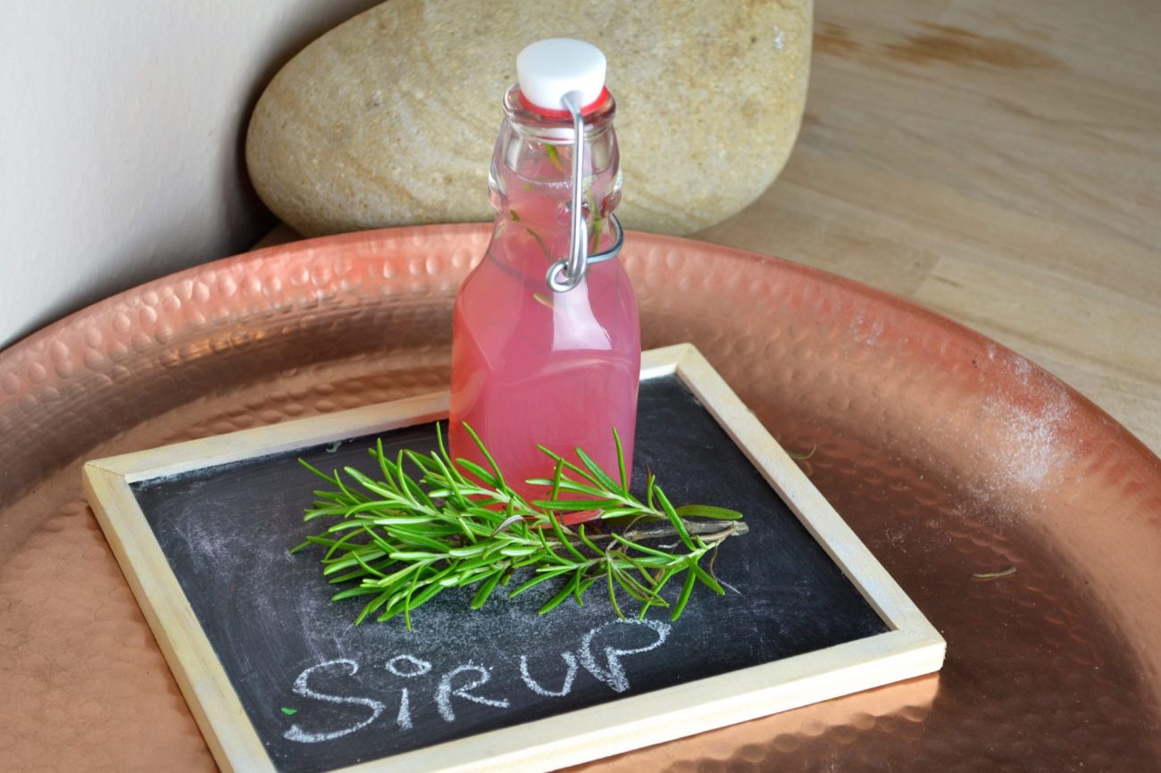 Sirup aus Stachelbeeren mit Rosmarin