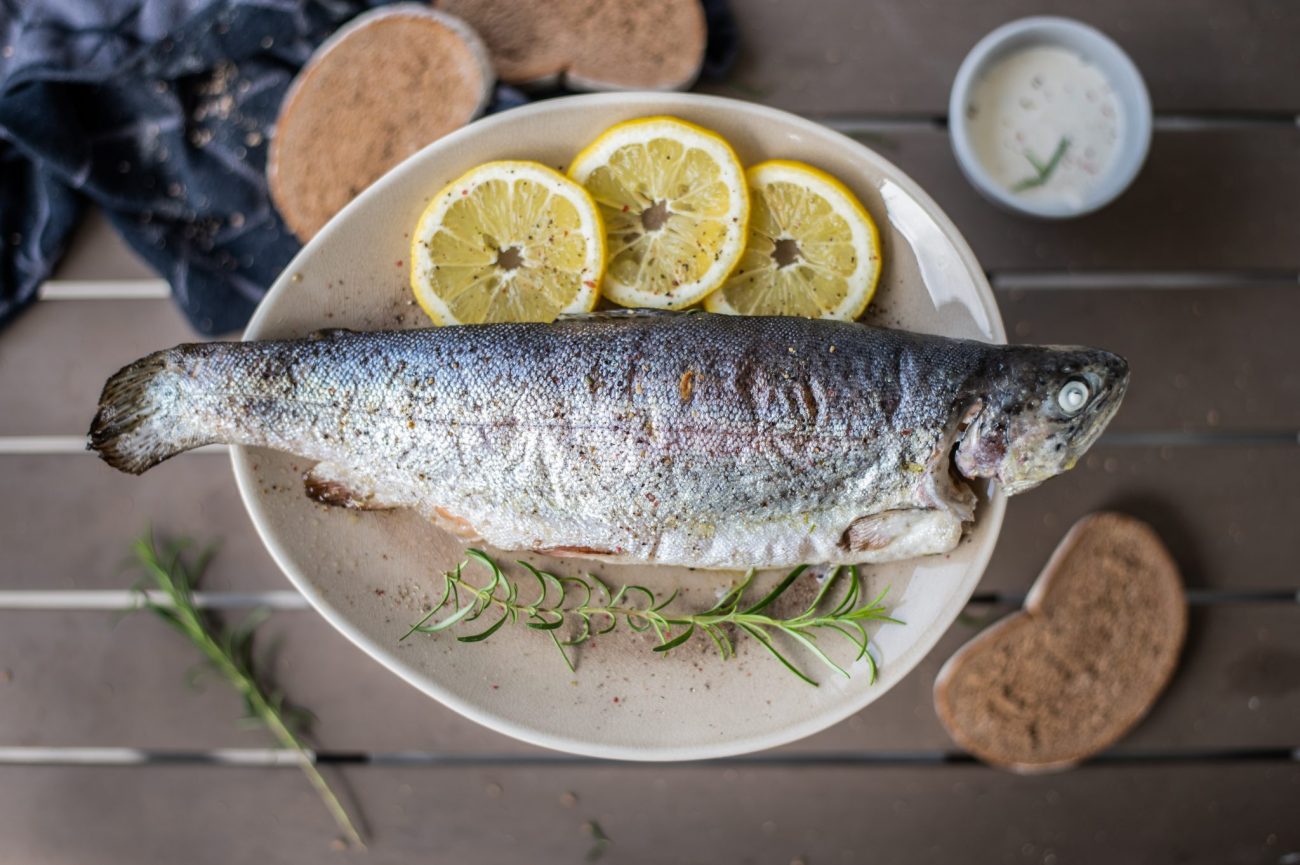 Lachsforelle mit Meerrettich-Dip