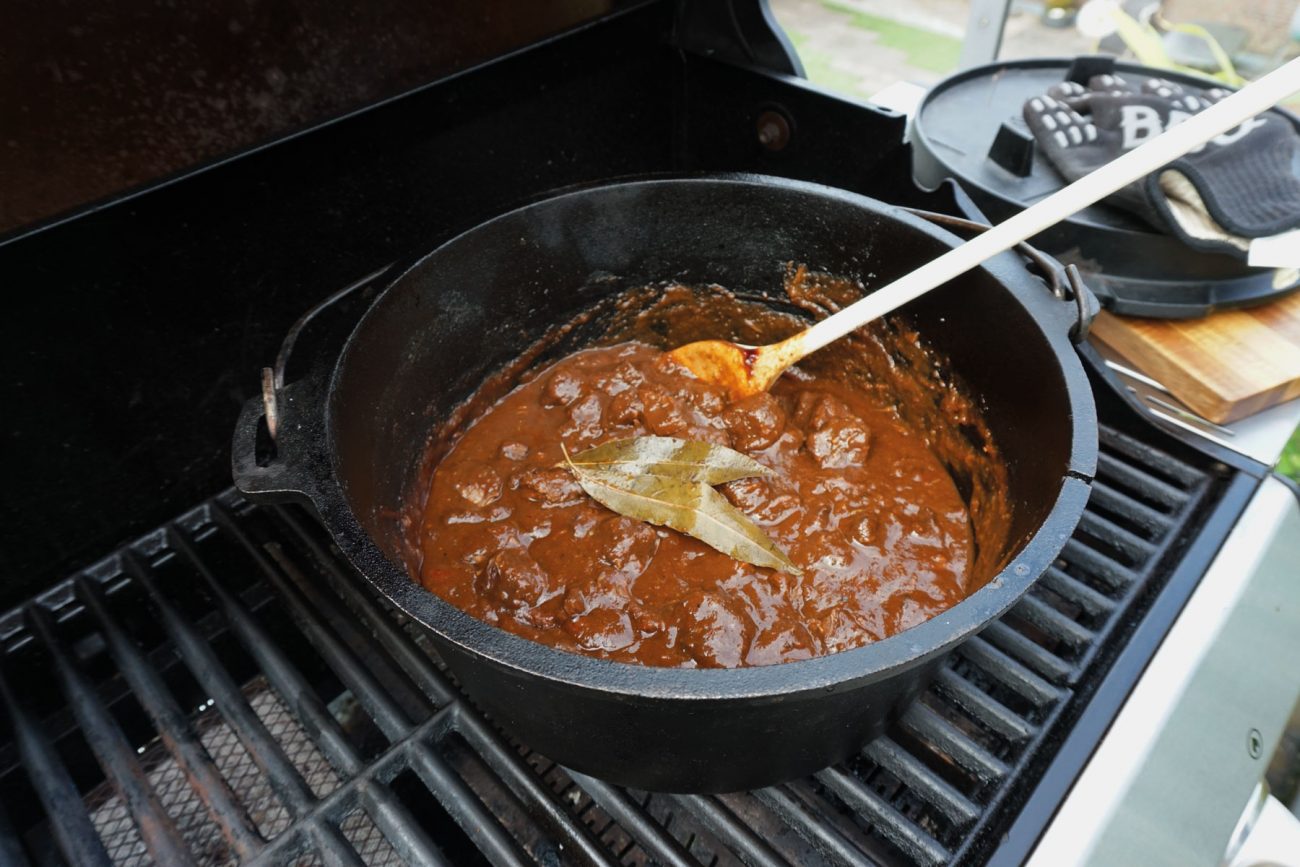 Öcher Sauerbratengulasch aus dem Dutch Oven