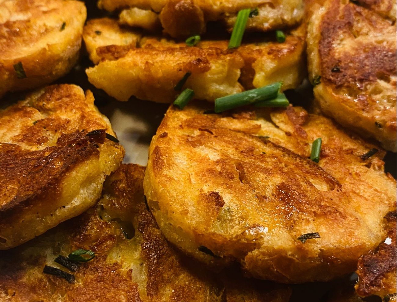 Gebratene Serviettenknödel mit brauner Butter