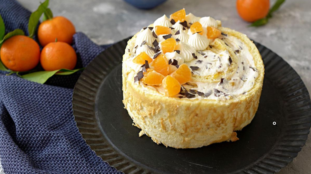 Wickeltorte mit Quarkcreme und Mandarinengelee