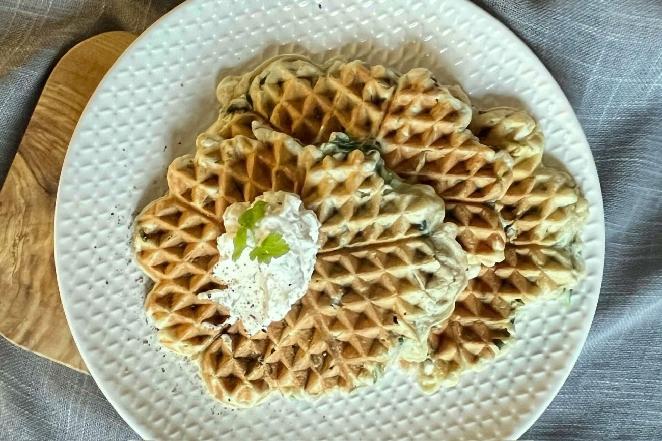 Waffeln mit Spinat und Ziegenfrischkäse