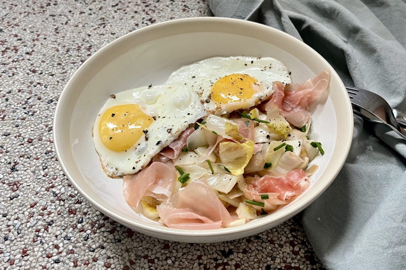 Chicorée mit Schinken und Spiegelei