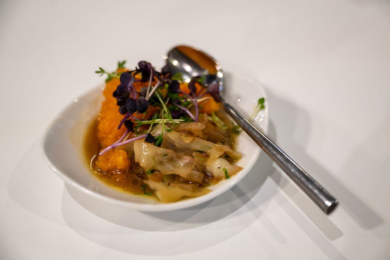 Schmorkohl auf Süßkartoffelstampf