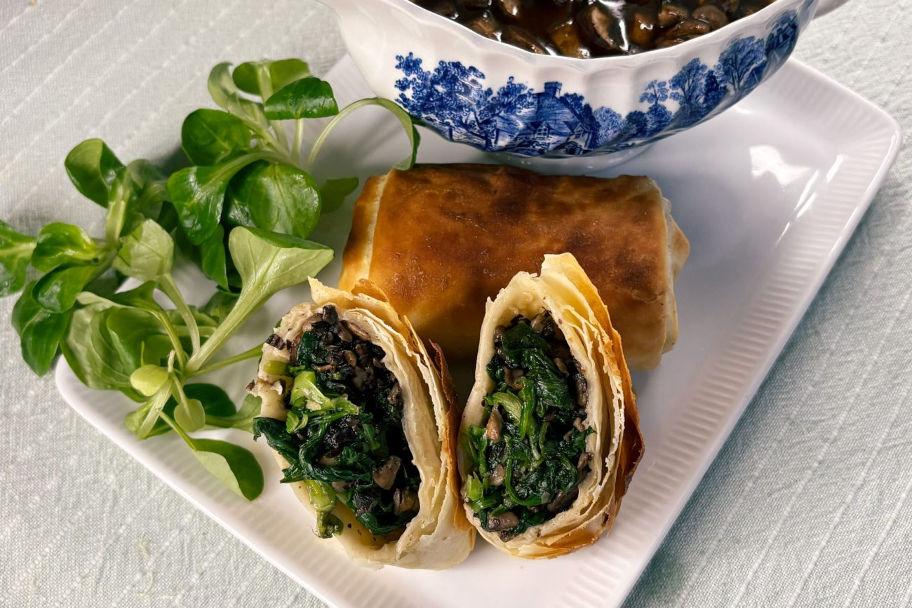 Knuspriger Strudel mit Feldsalat-Pilz-Füllung