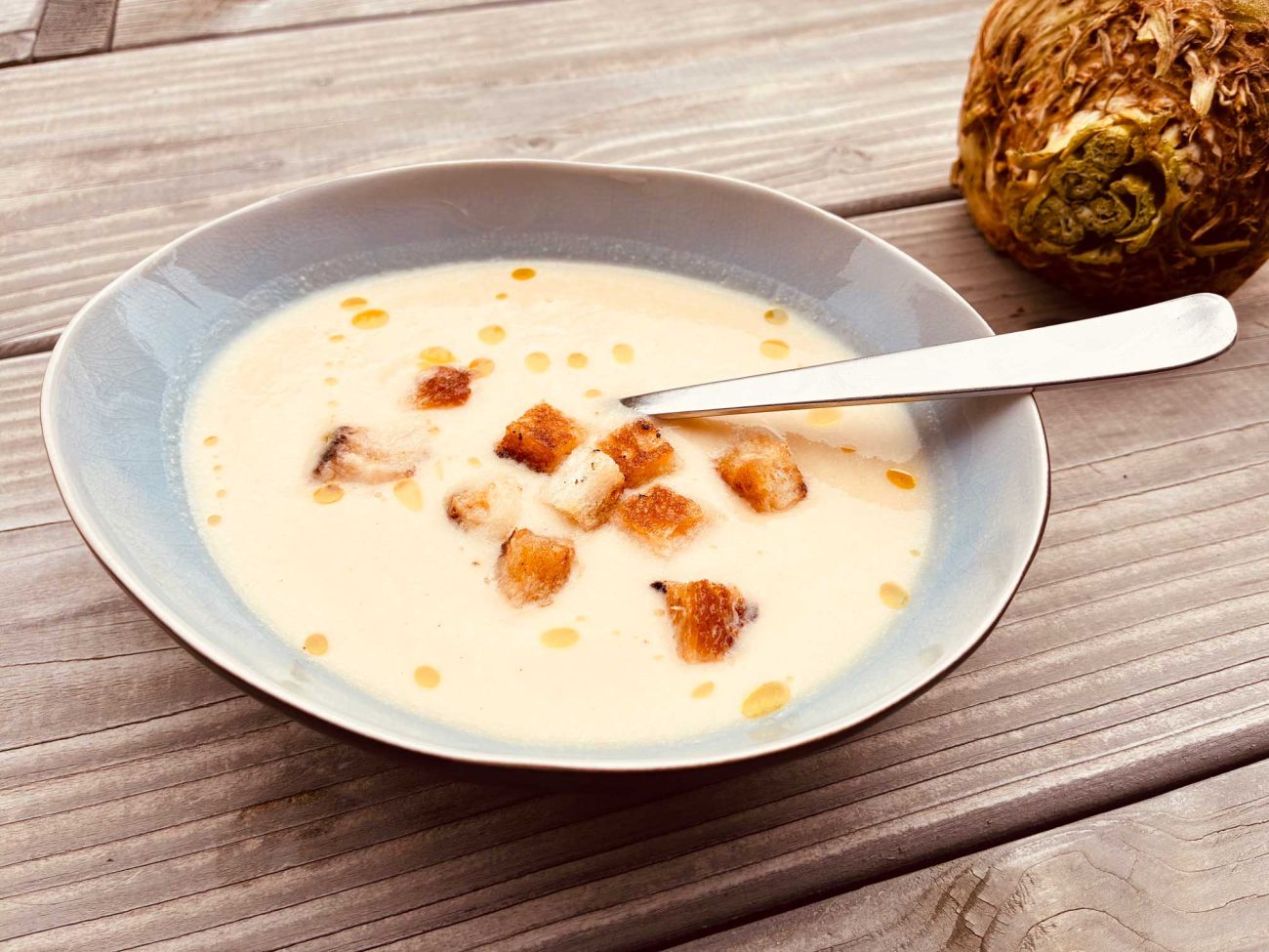 Selleriessuppe mit Trüffelöl